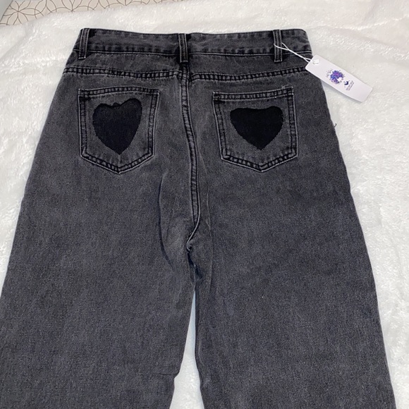 Black high waisted jeans fake heart back pockets - Picture 9 of 12